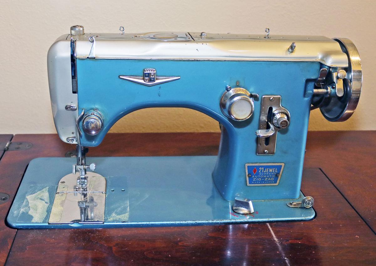 Wards Sewing Machine Model URR 787