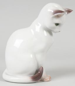 "Siamese Cat", B & G Royal Copenhagen #2476 Porcelain Figurine
