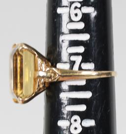 10K Ring w/ Large Yellow Gemstone, Sz. 7.25 - 4.8 Grams