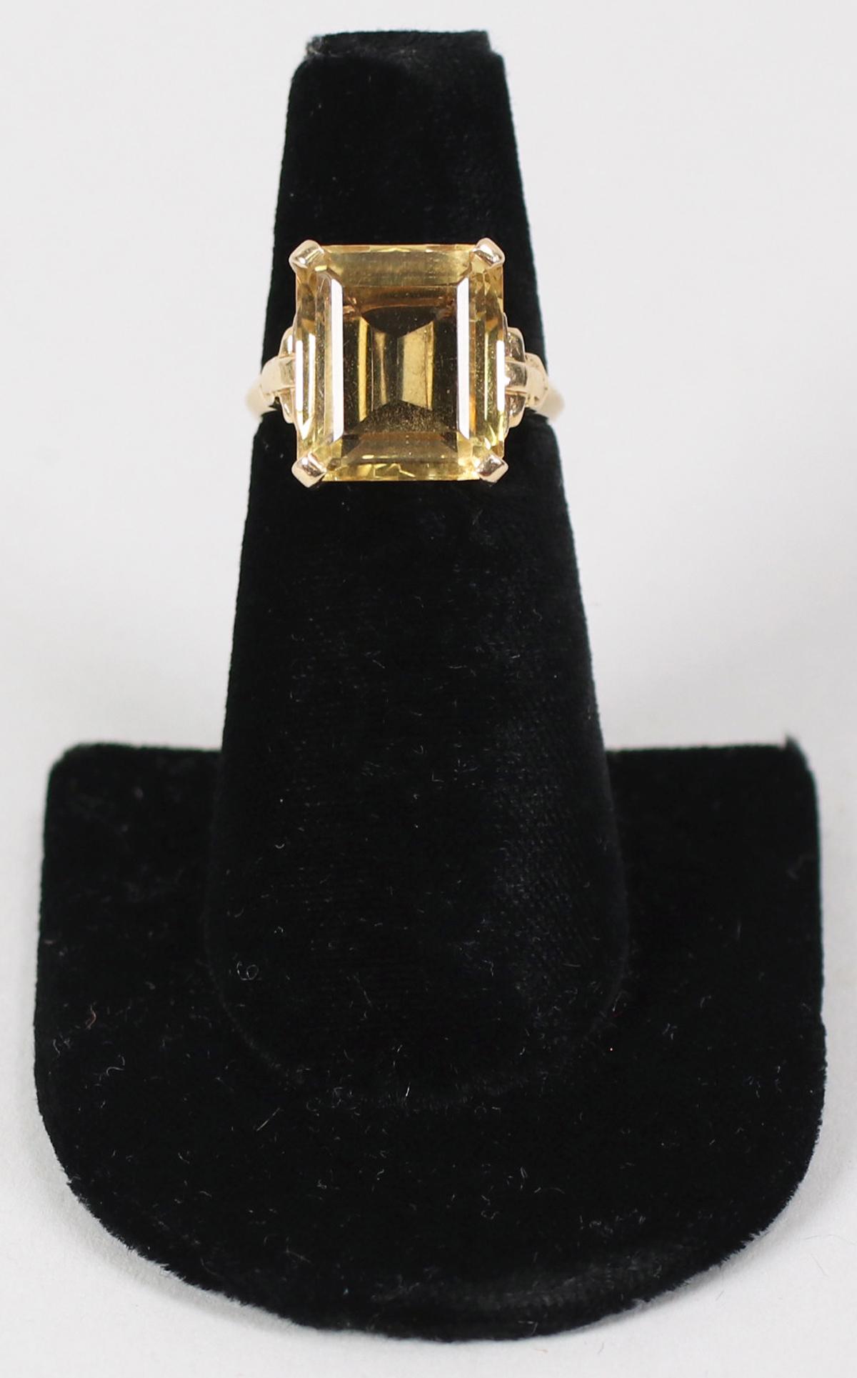 10K Ring w/ Large Yellow Gemstone, Sz. 7.25 - 4.8 Grams