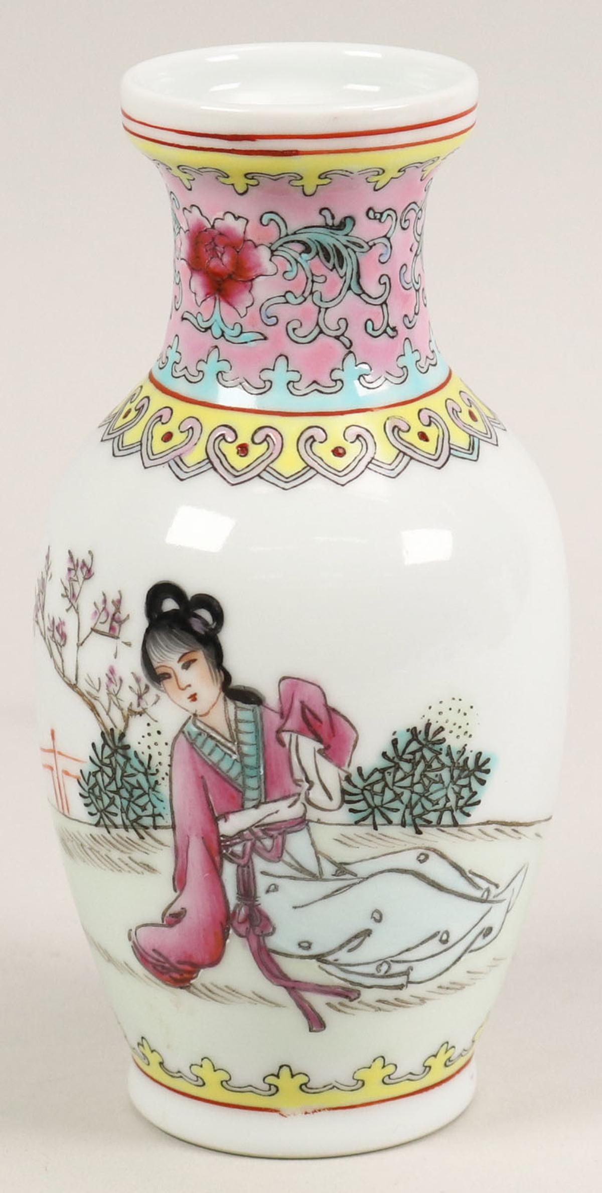 Chinese Hand Painted Porcelain Vase W/Geisha Girl