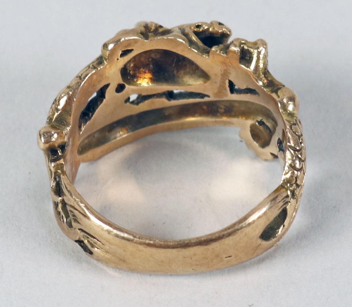10k Gold "Dragon" Ring, Sz. 8 , 7.1 Grams