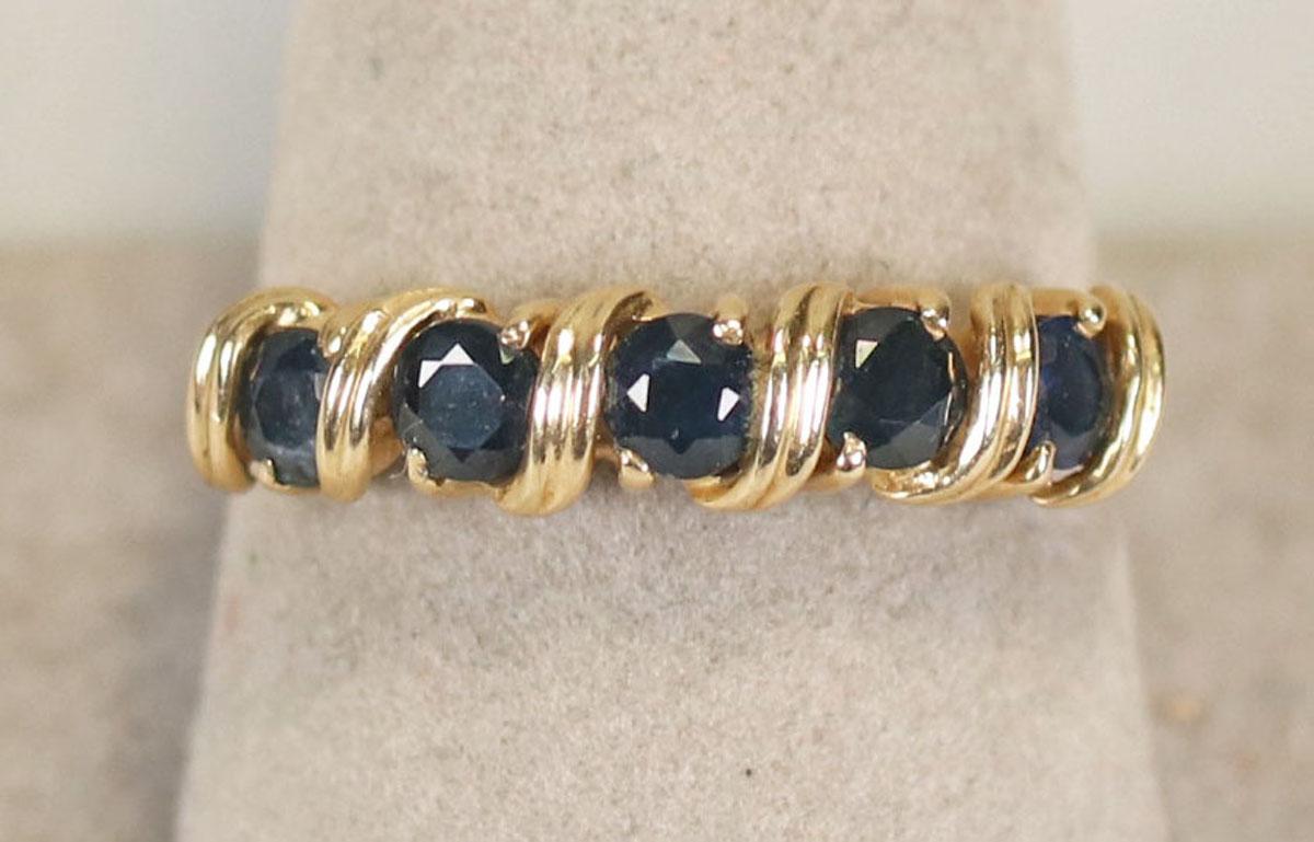 14k Ladies Ring w/ 6 Black Gemstones, Sz. 10.5, 2.9 Grams