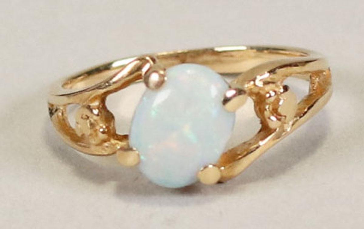 14k Gold Opal Ring, Sz. 3.5