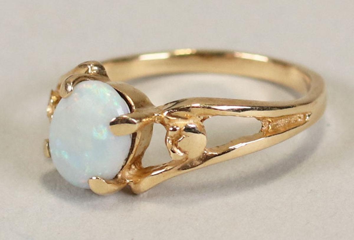 14k Gold Opal Ring, Sz. 3.5