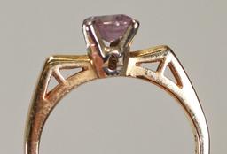14k Gold Ring w/ Violet Colored Stone, Sz. 7, 2.5 Grams