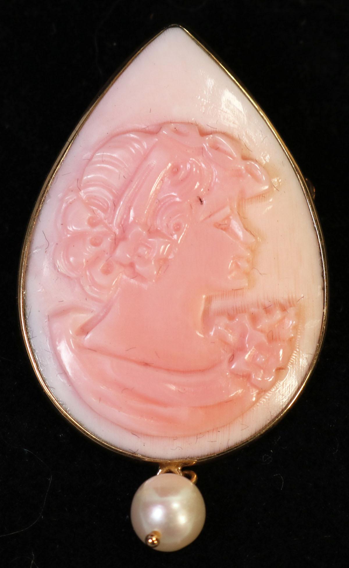 M & M Scognamiglio Italy Cameo w/Pearl Pendant/Brooch