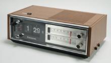 Vintage Panasonic RC-6530 "Flip" Clock AM-FM Radio, Ca. 1980's