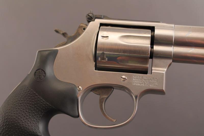 handgun SMITH & WESSON 686-4 .357 MAG REVOLVER