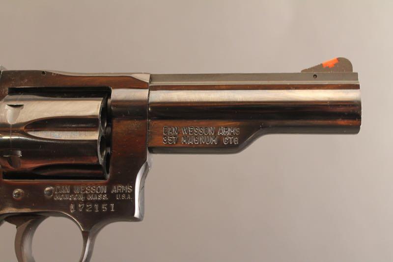 handgun DAN WESSON MODEL 15-2, .357 MAG DA REVOLVER