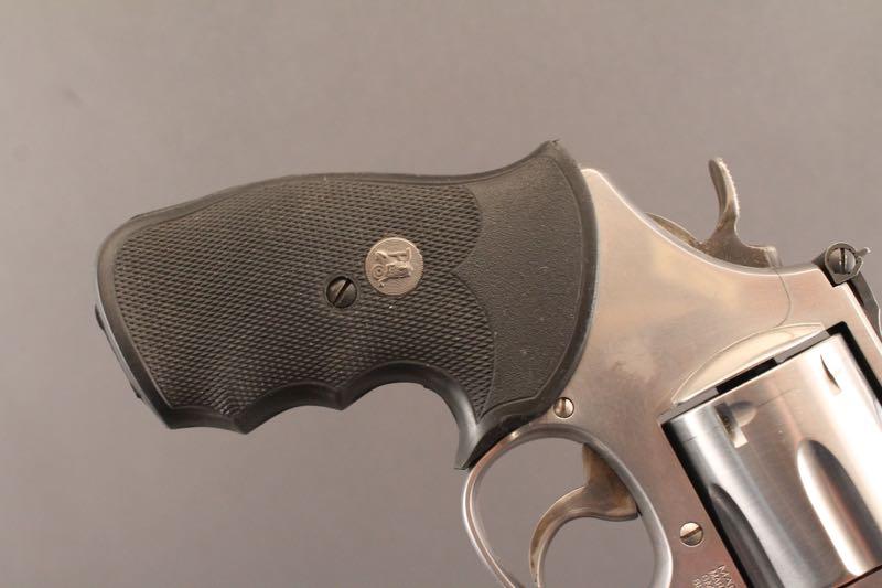 handgun SMITH & WESSON MODEL 629-6 CLASSIC, .44 MAG REVOLVER