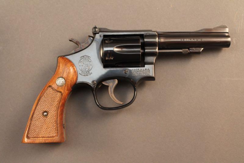 handgun SMITH & WESSON MODEL 48-4, .22 MAG CAL DA REVOLVER, S#96K6215