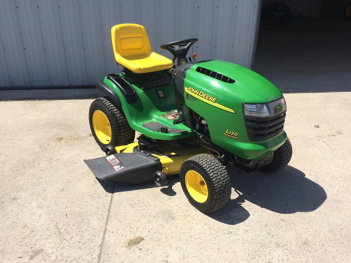 2005 JOHN DEERE L120