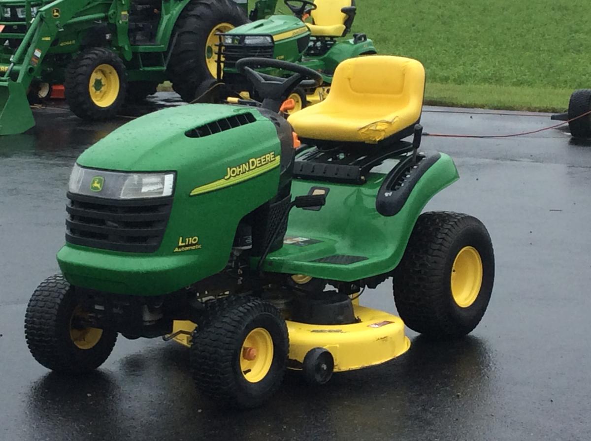 JOHN DEERE L110