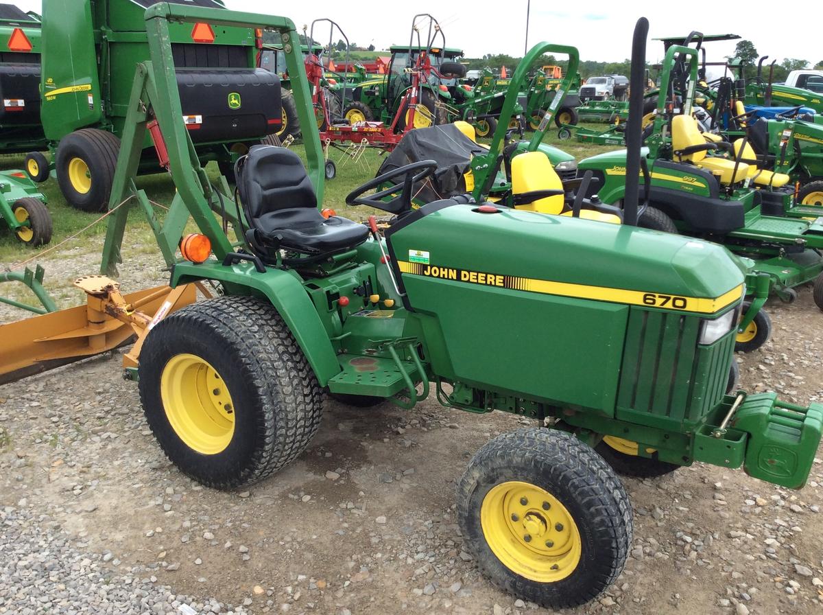 1989 JOHN DEERE 670