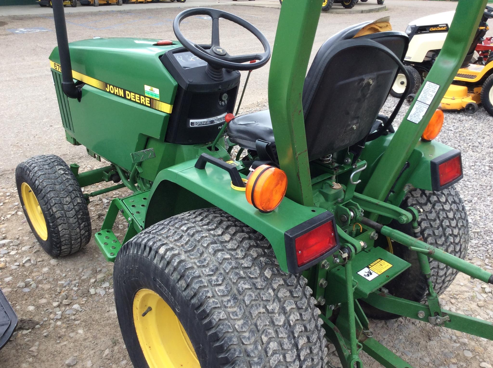 1989 JOHN DEERE 670