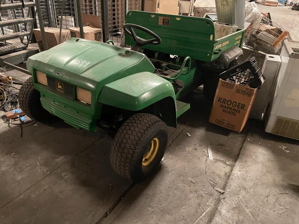 John Deere 4x2 Gator (Does Not Run)