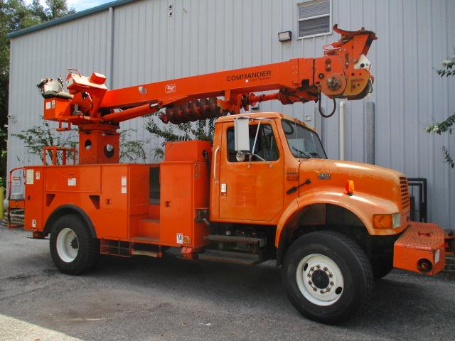 2001 International Model 4800, Digger Derrick w/ Commander 4045 Telelect, Auger, Outriggers,