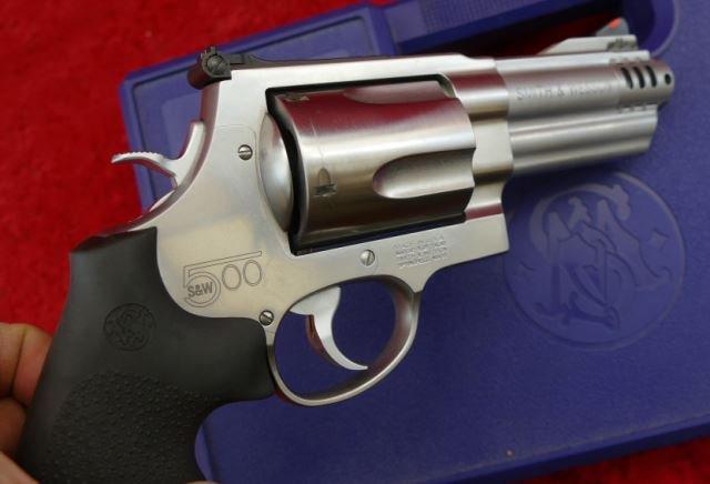 Smith & Wesson 500 Magnum Revolver