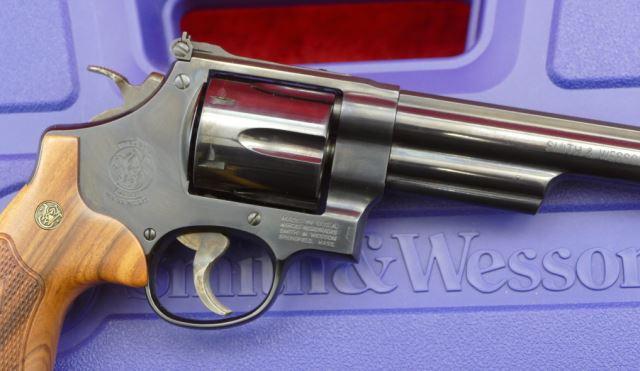 NIB Smith & Wesson 29-10 44 Magnum