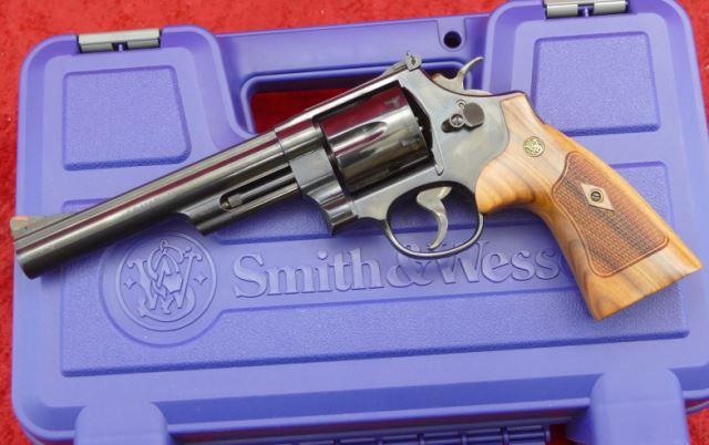 NIB Smith & Wesson 29-10 44 Magnum