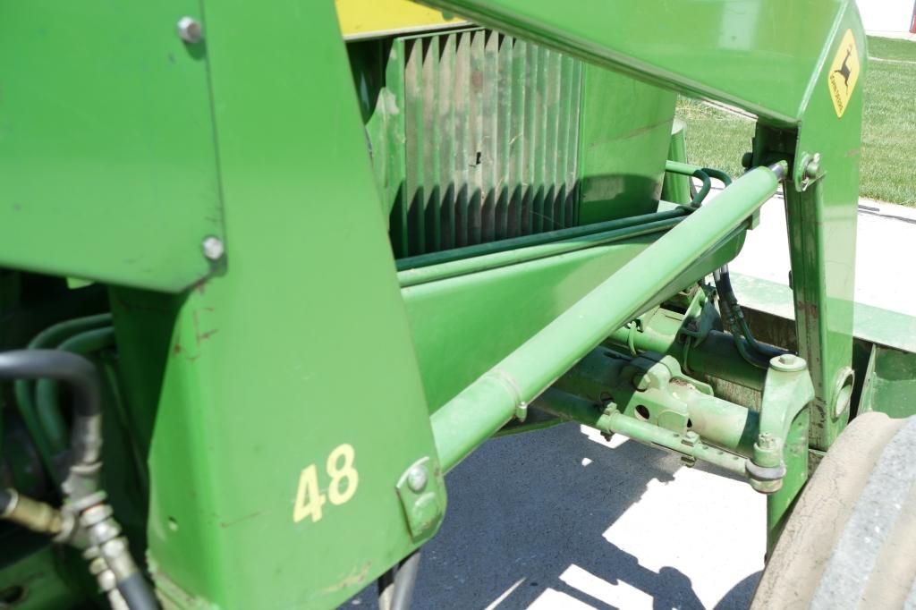 John Deere 2520 Gas Tractor w/ Loader