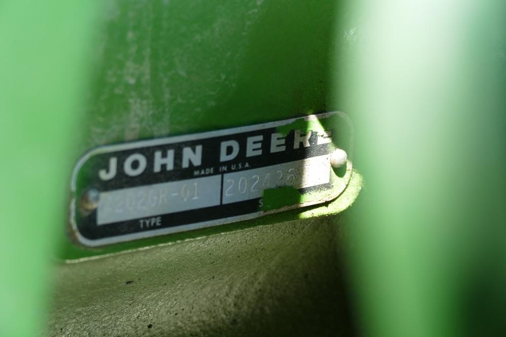 John Deere 2520 Gas Tractor w/ Loader