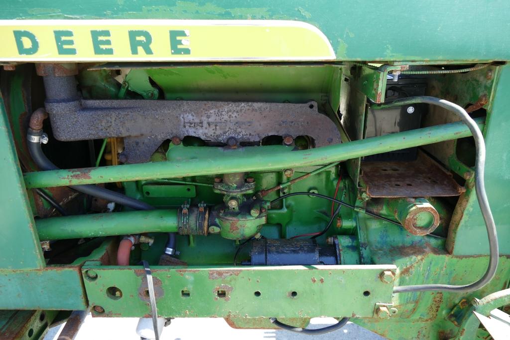 John Deere 2010 Gas Tractor