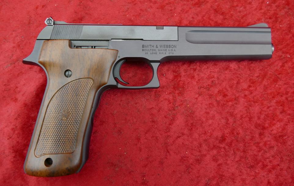 NIB Smith & Wesson Model 422 Target Pistol