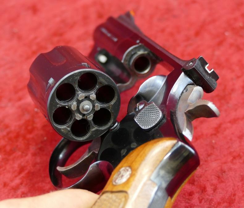 Smith & Wesson Model 19-2 357 Mag Snub Nose Rev.