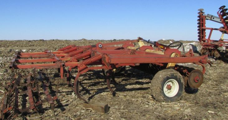 Krause 12 ft Chisel Plow