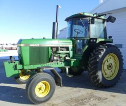 John Deere 4240