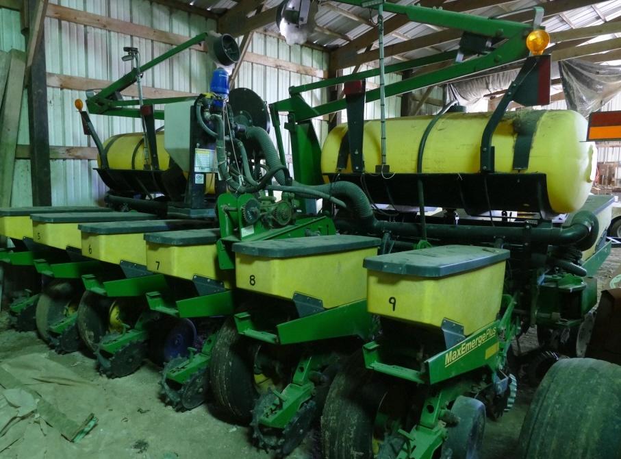 2001John Deere 1760 Max Emerge Plus 12 Row Planter