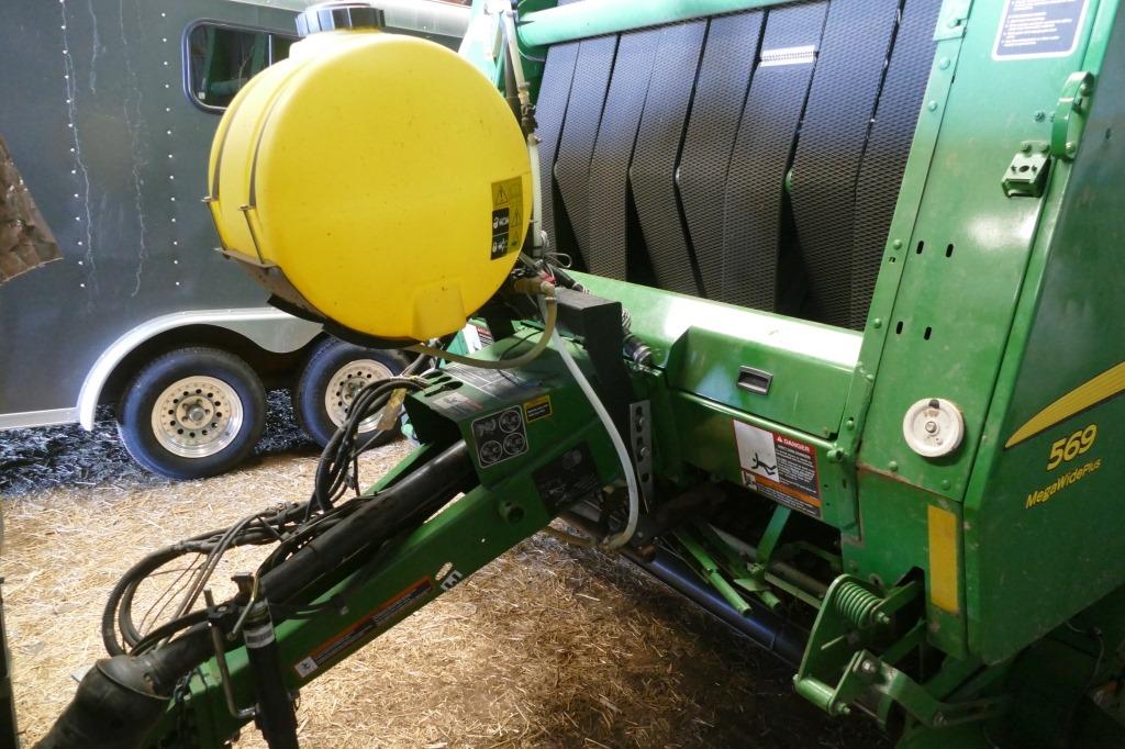 John Deere 569 Mega Wide Plus Round Baler