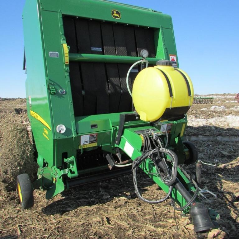 John Deere 569 Mega Wide Plus Round Baler