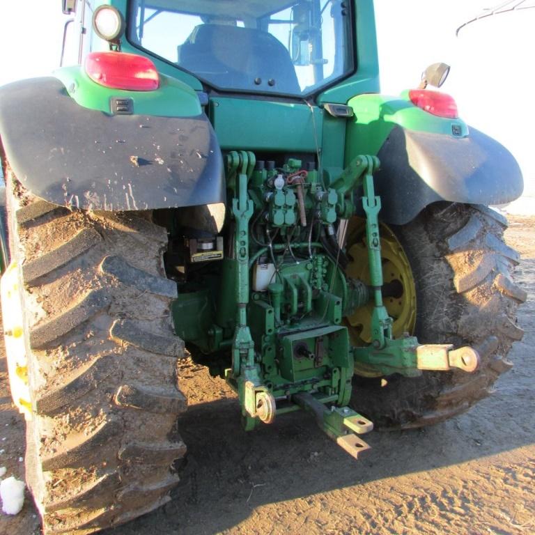 John Deere 7520 MFWD Tractor