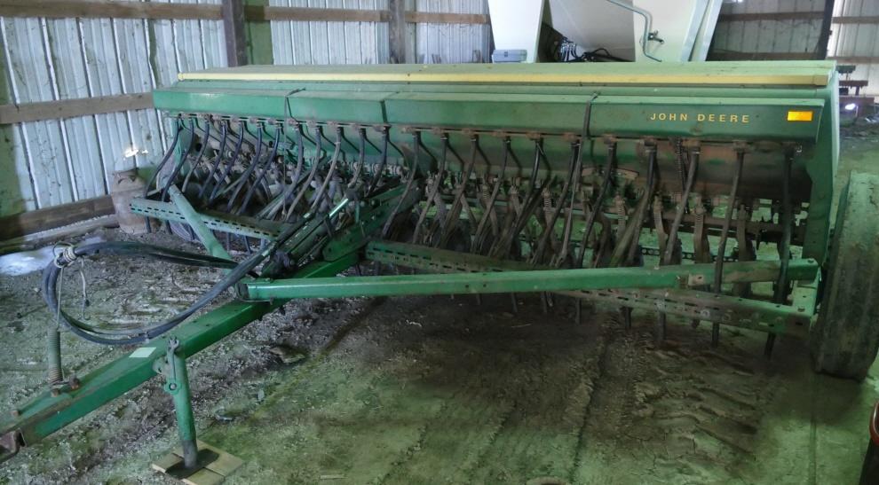 John Deere 8300 13 ft Grain Drill