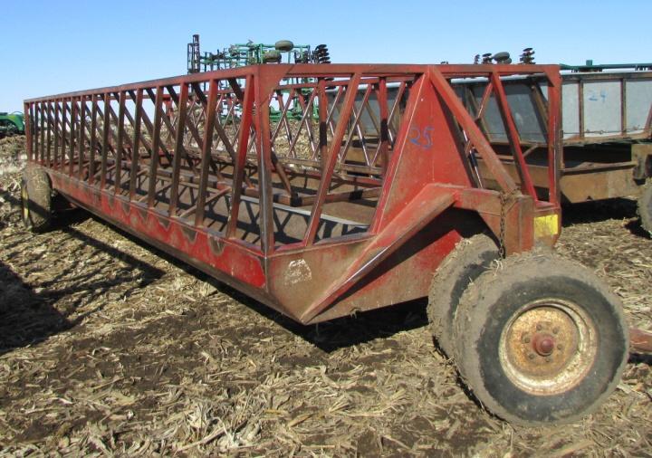 24 ft Notch Feeder wagon w/silage insert