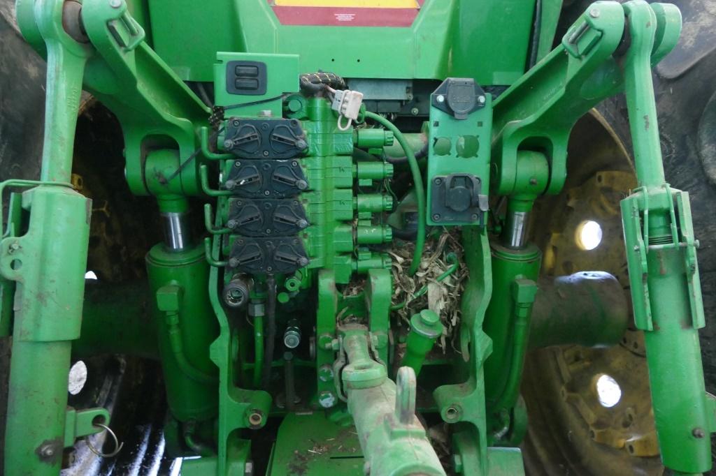 JD 8520 MFWD Tractor