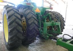 JD 8520 MFWD Tractor