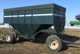 Custom 600 bushell center dump grain cart