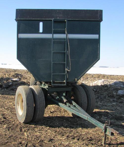 Custom 600 bushell center dump grain cart