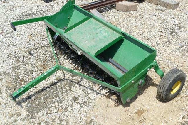 John Deere 3.5 ft lawn airator/seeder