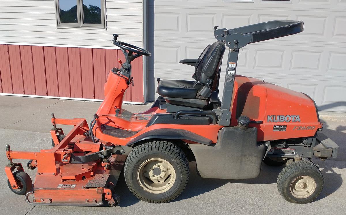 Kubota F2680 Front Deck Lawn Tractor