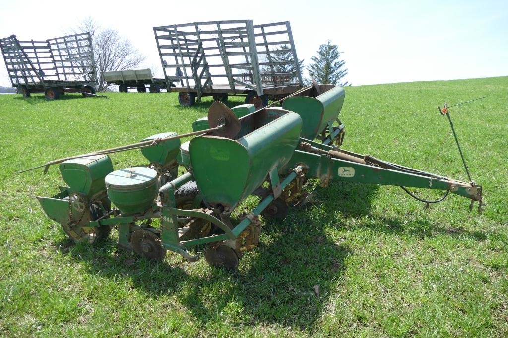 John Deere 494A 4 row corn planter