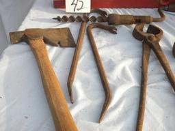 Tools= Brace/bit; Hatchet; Hammer; Level; Pair Of Small Wreck Bars; Mallet