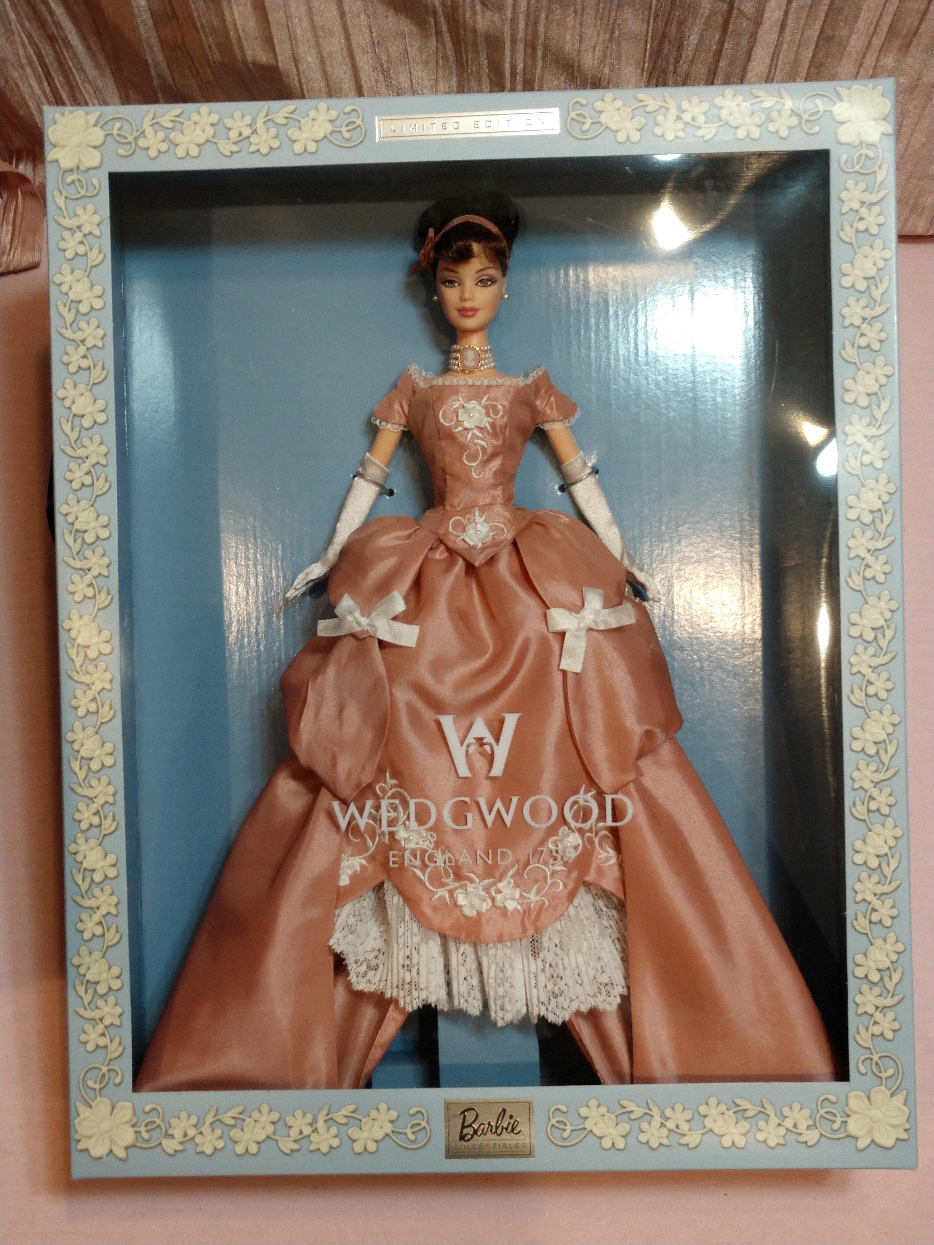 44	2000 Limited Edition Of 1759 Wedgwood England Brunette Barbie