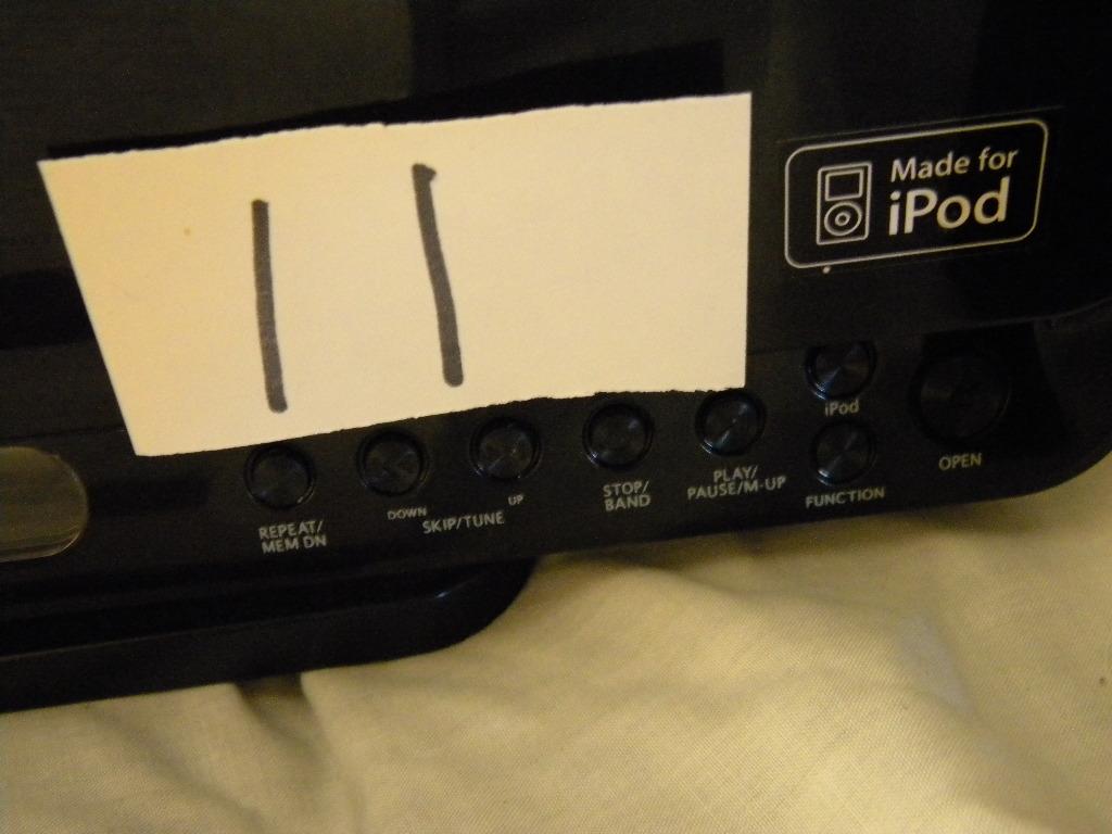 I-pod, "i Live", Player, Ih 328b W/connectors, Controllers, And Manual.