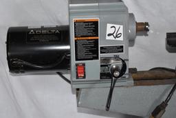 Delta Wood Lathe, 2000 Rpm, With Tools.