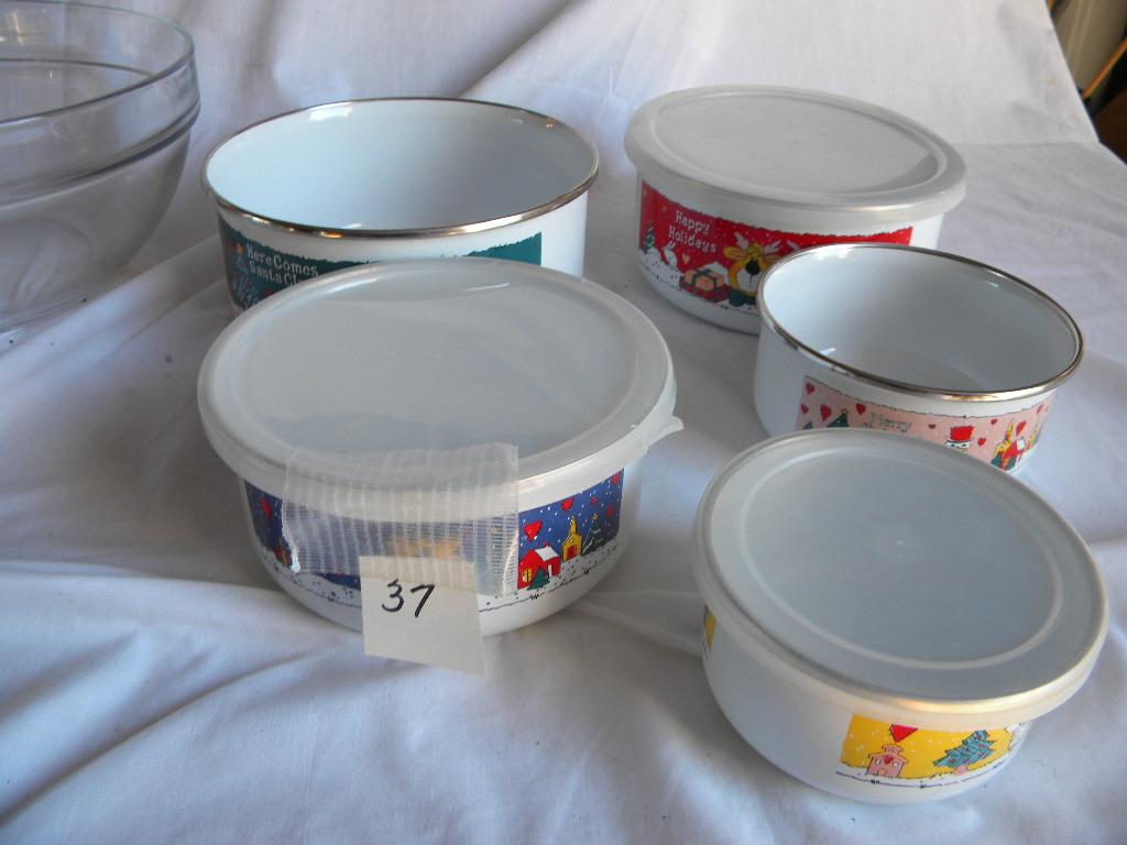 Pampered Chef  Bowls, 8", 9", 10" (new): 5 metal Food Savers.